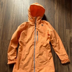 Helly Hansen long Belfast shell rain jacket in melon. Brand new without tags